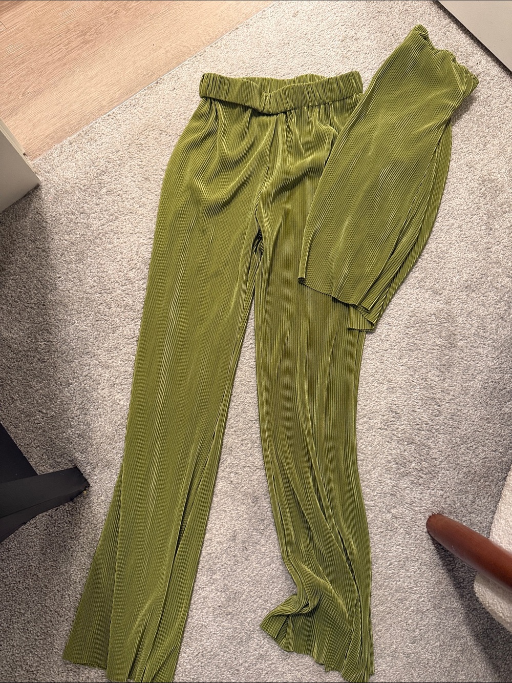 Amazon Olive Green Pleated Wide-Leg Pants